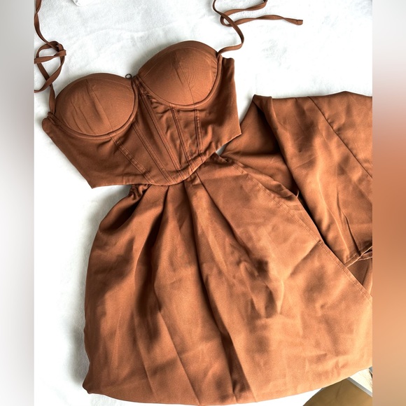 Dress - Picture 4 of 4